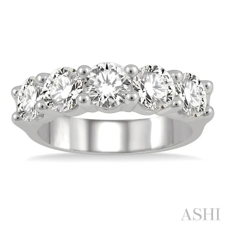 2 1/2 ctw 5 Stone Round Cut Diamond Wedding Band in 14K White Gold