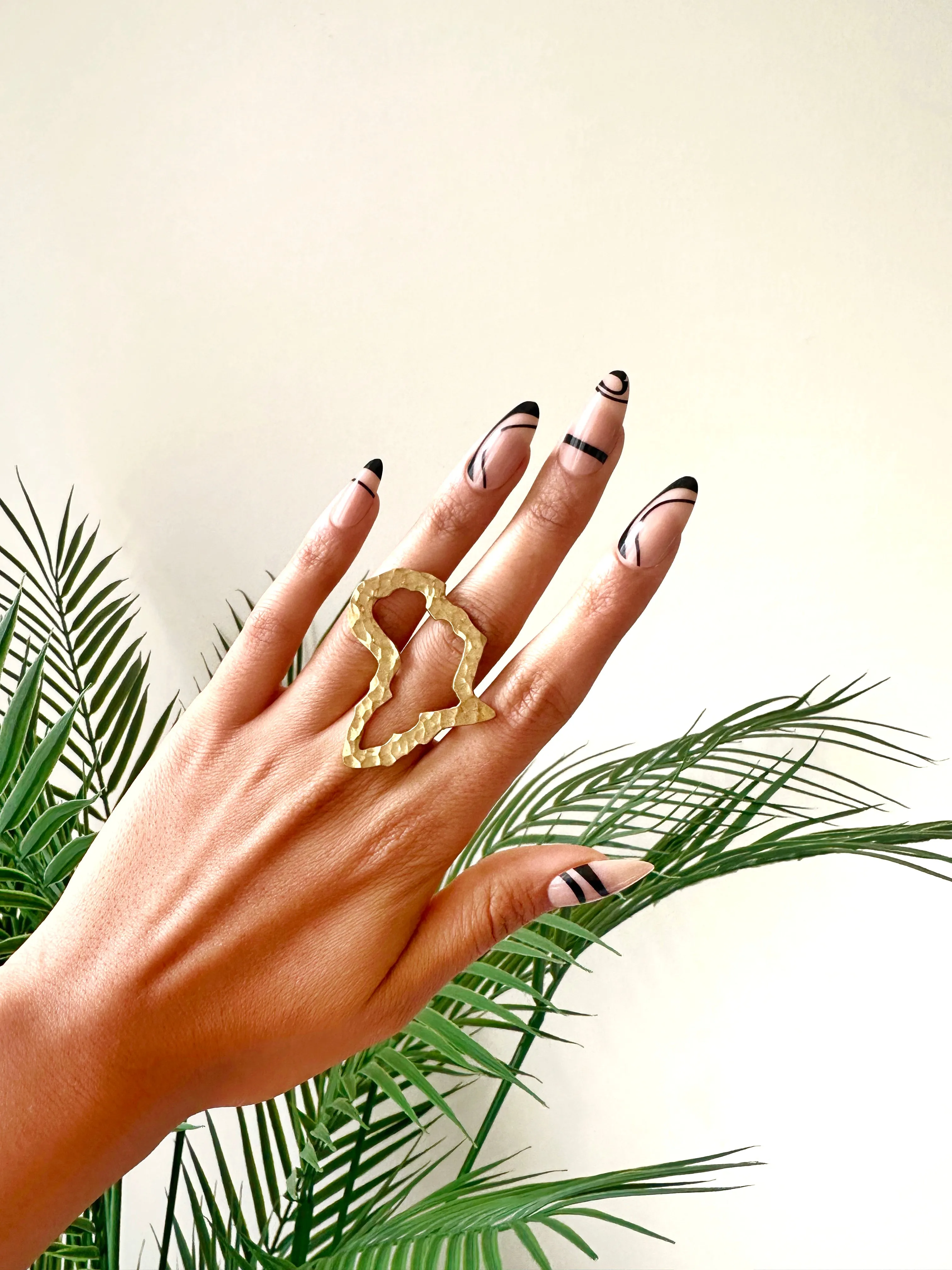 Africa Hollow Ring - A Bold and Exotic Accessory