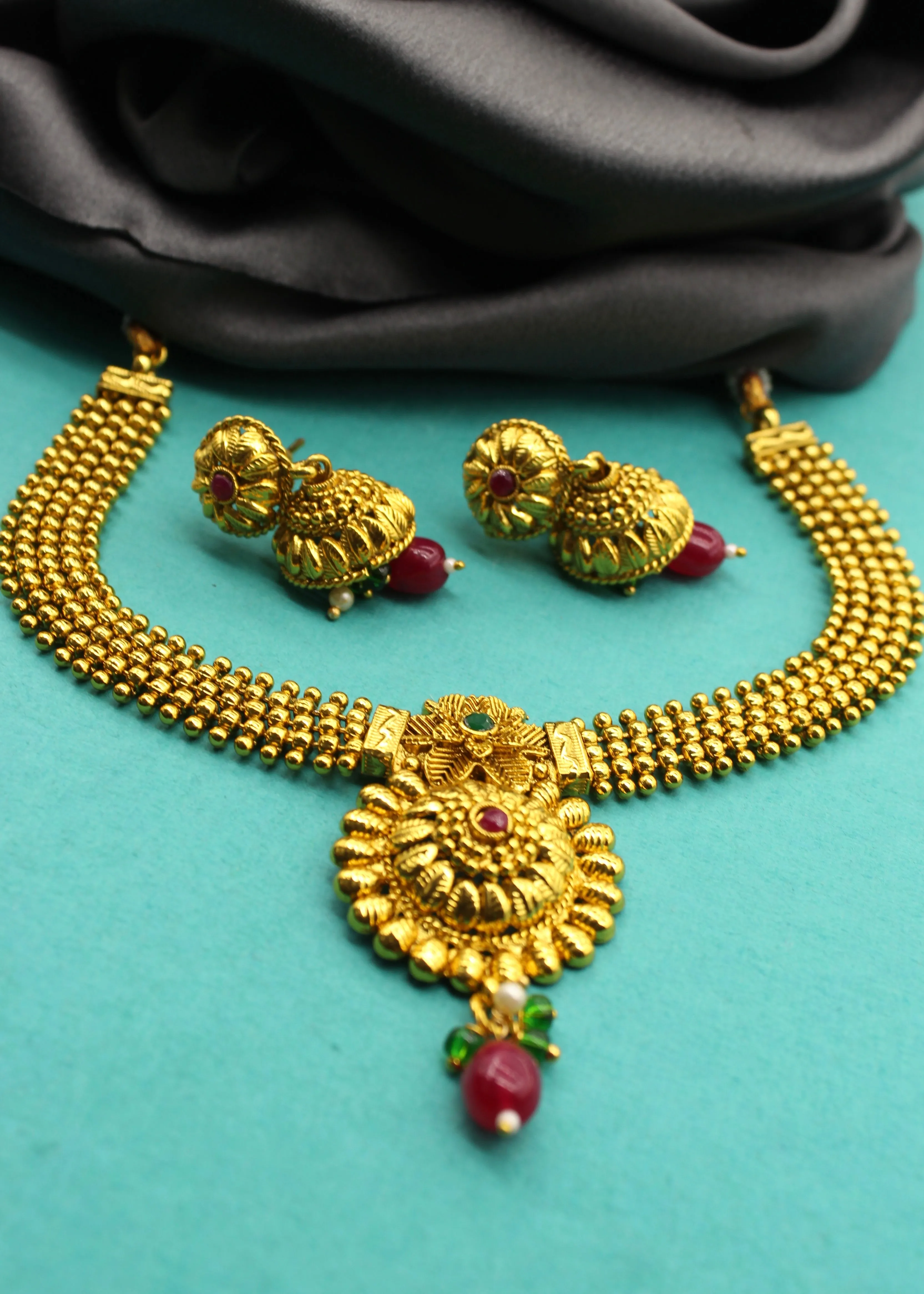 GRACEFUL DESIGNER ANTIQUE NECKLACE