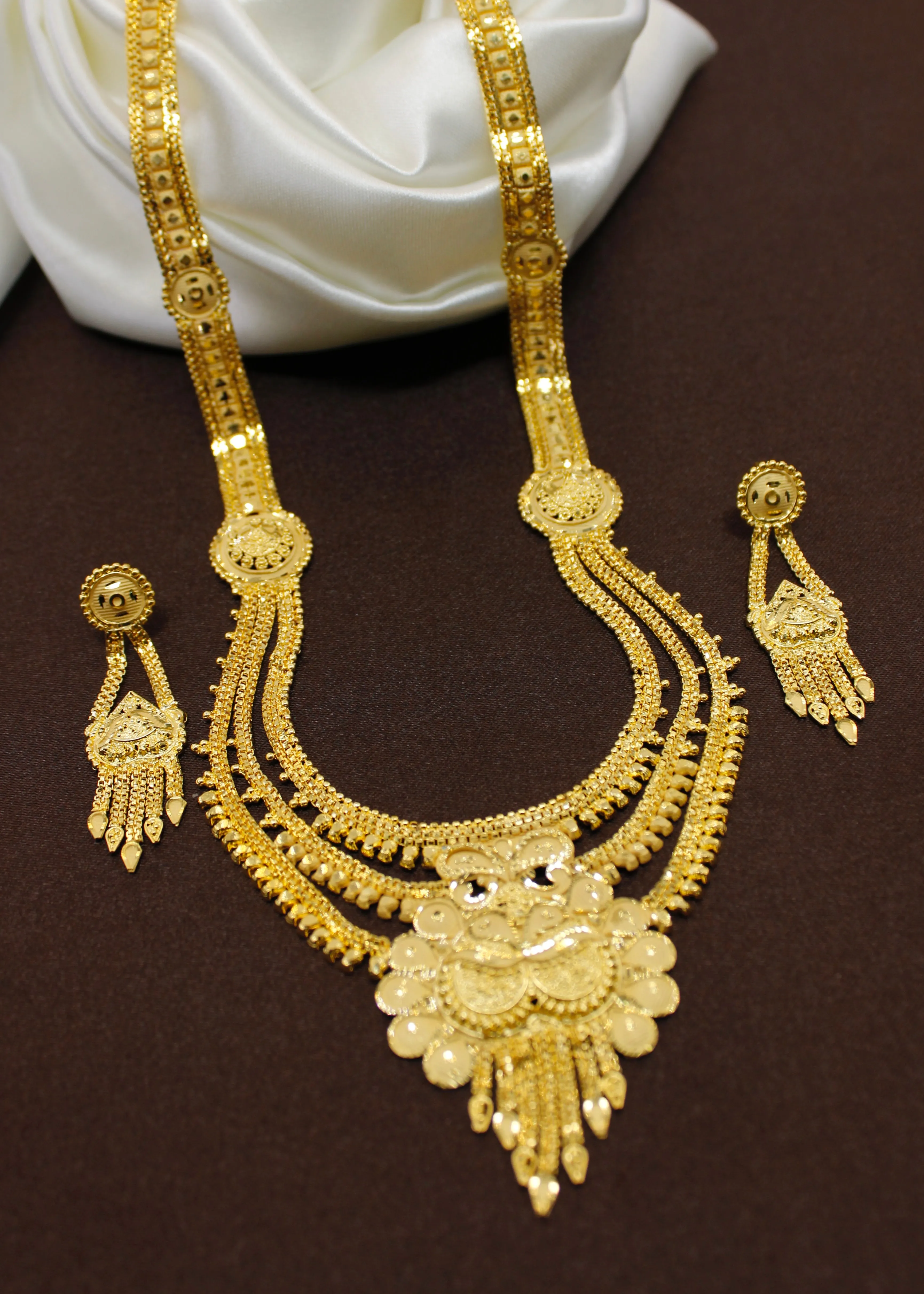 GRACEFUL GOLDED NECKLACE