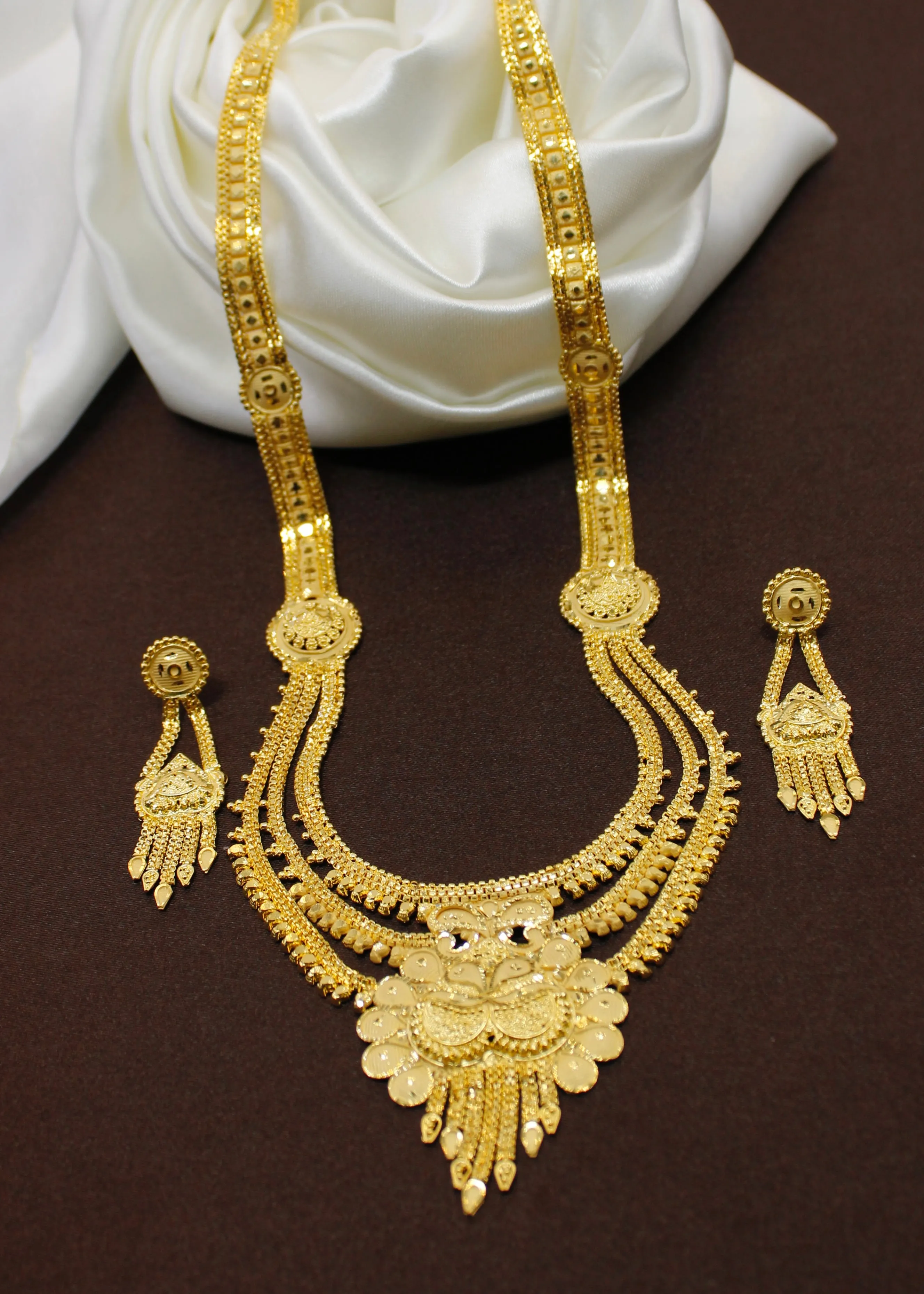 GRACEFUL GOLDED NECKLACE