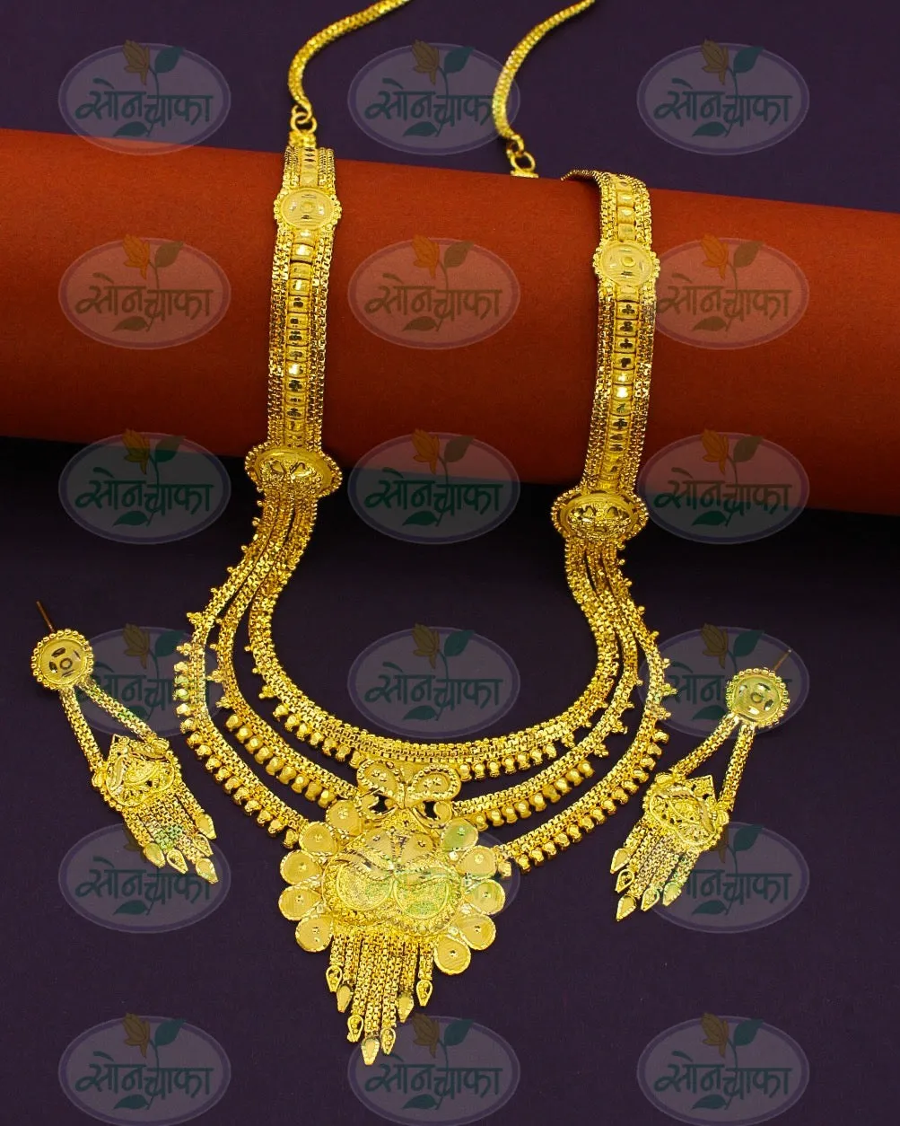 GRACEFUL GOLDED NECKLACE