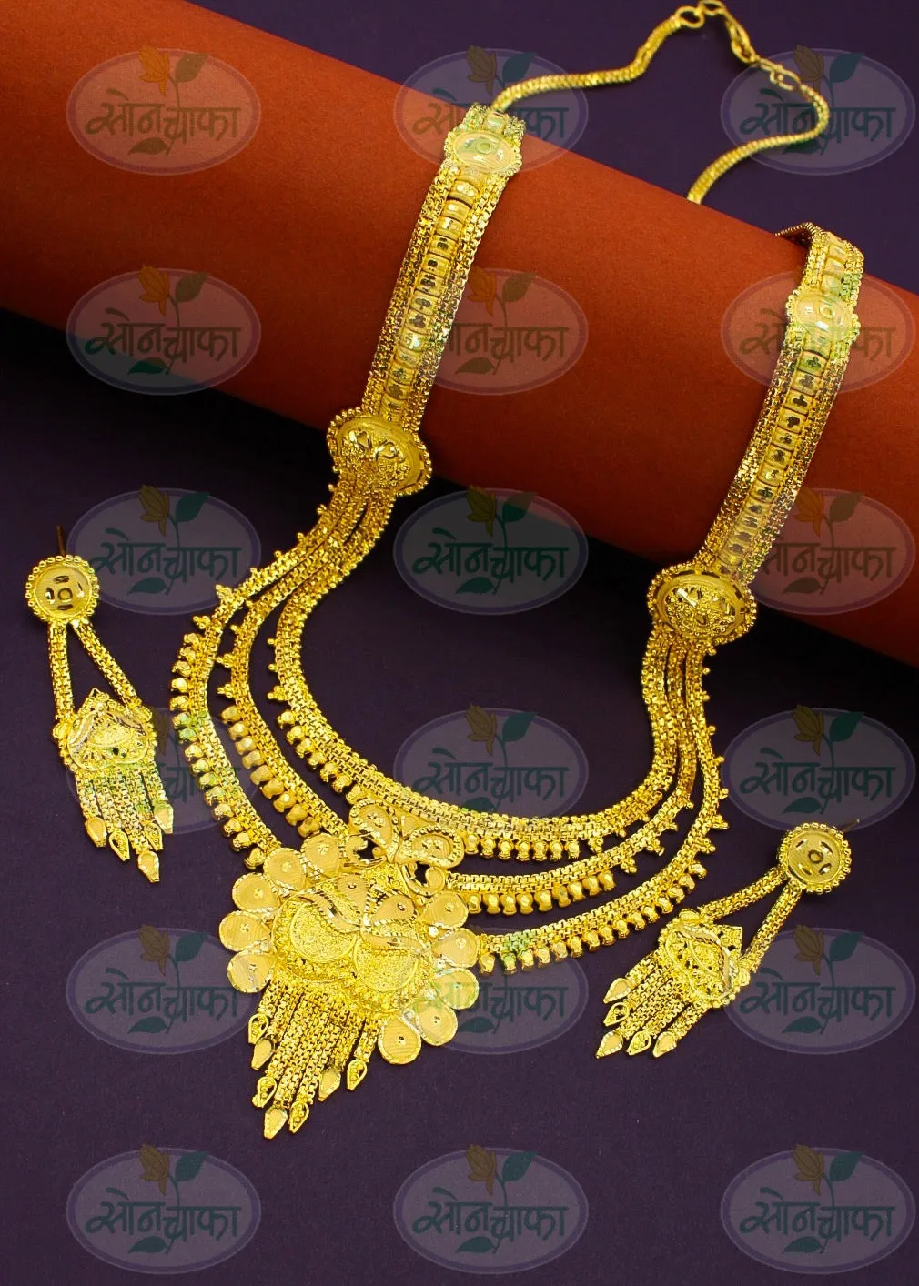 GRACEFUL GOLDED NECKLACE