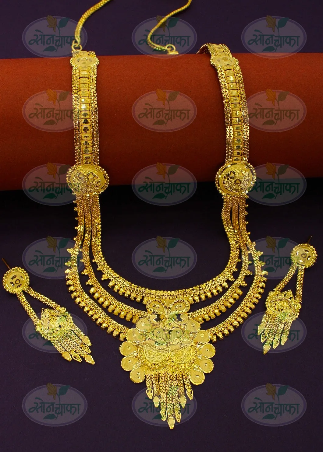 GRACEFUL GOLDED NECKLACE