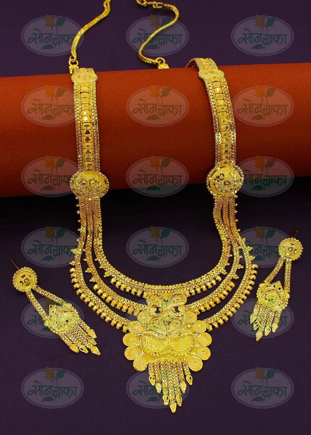 GRACEFUL GOLDED NECKLACE