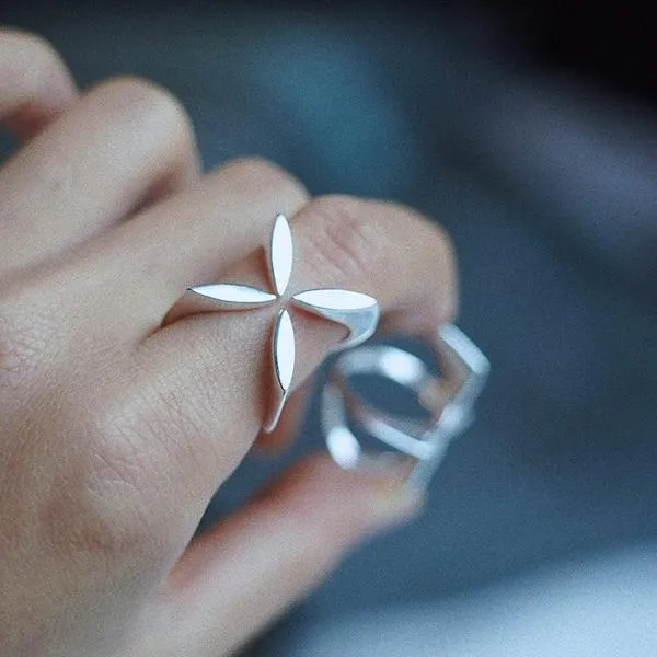 Minimalist Cross Flower Ring-Adjustable