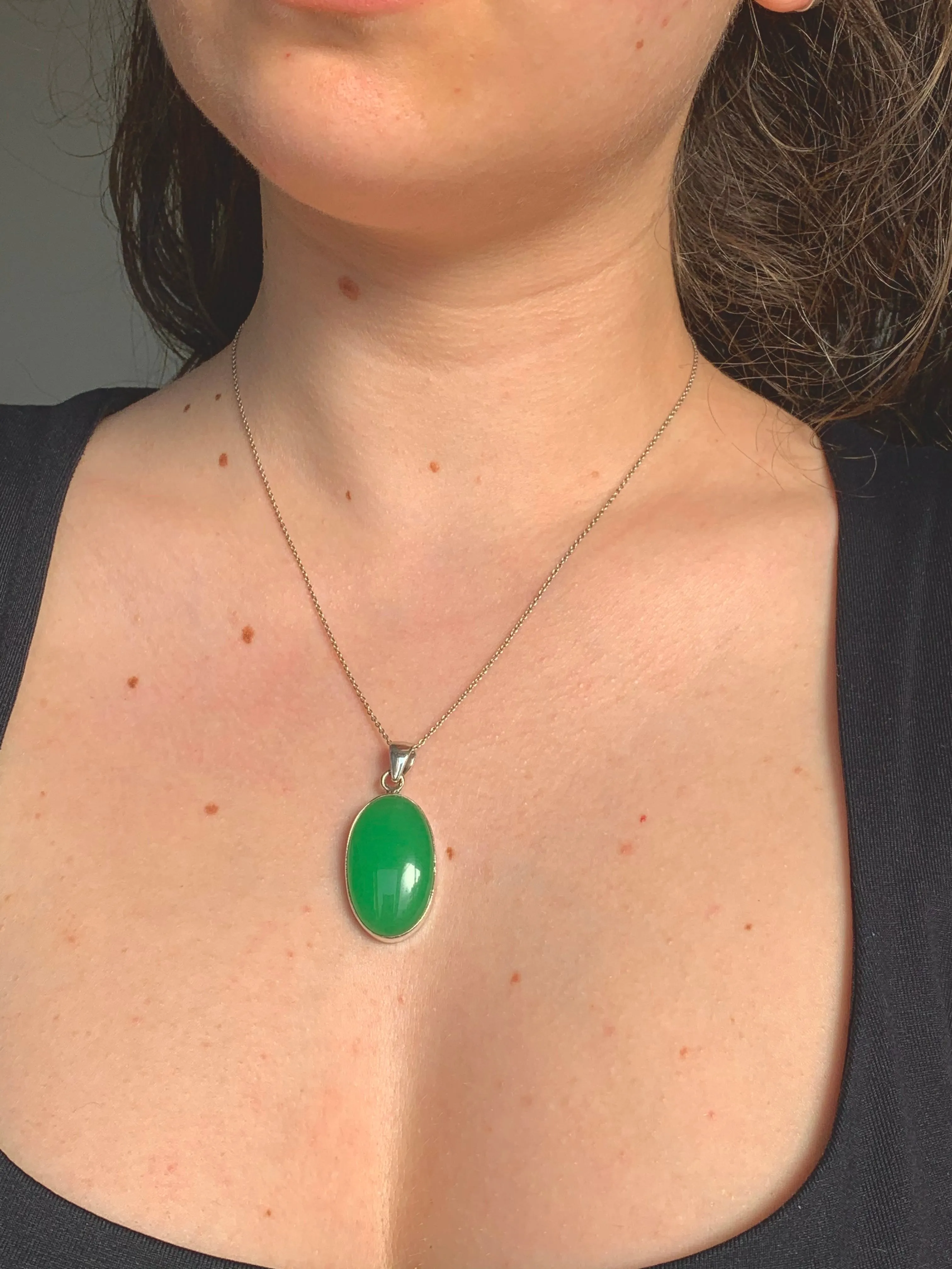 Nephrite Jade Akoni Pendant - Oval