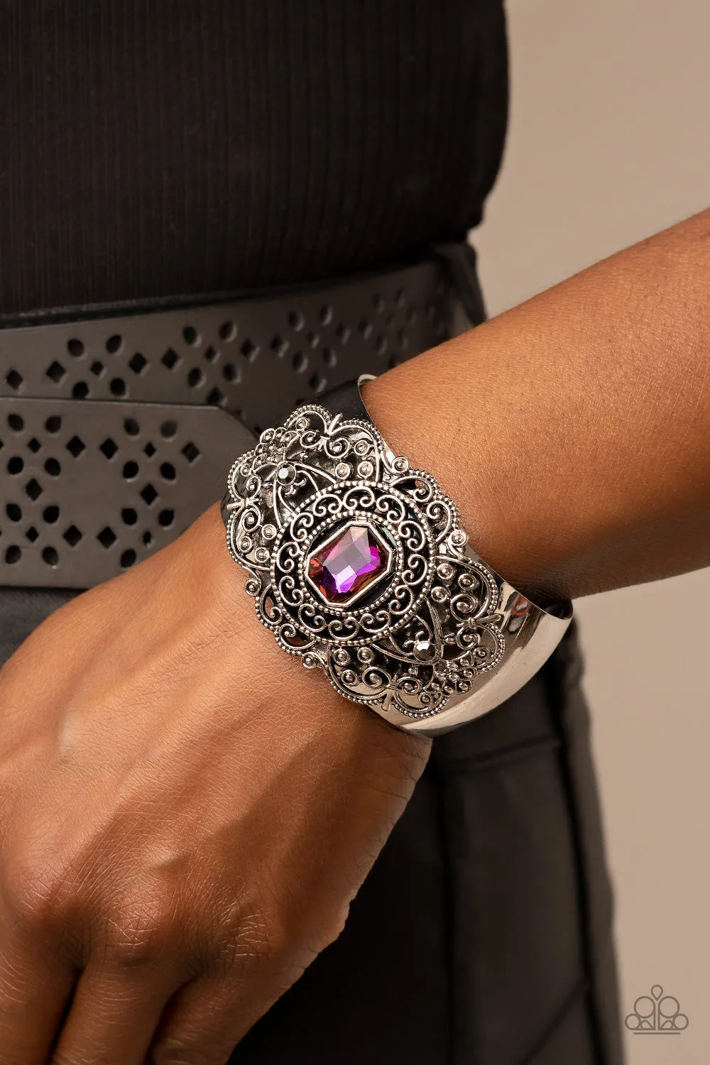 PAPARAZZI Throne Room Royal - Purple BRACELET