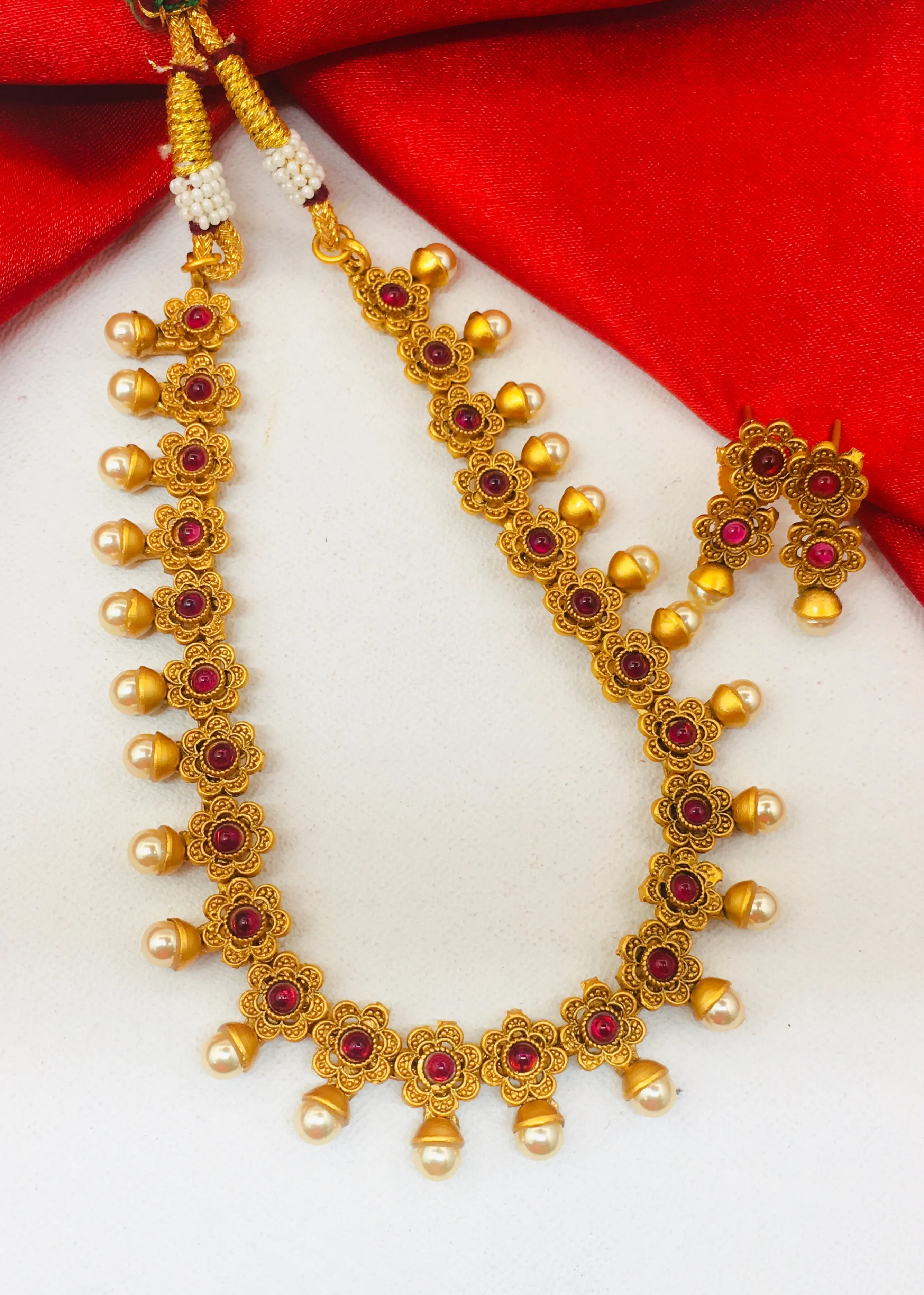 PEARL BEADS FLORAL NECKLACE