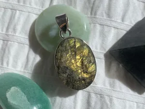 Raw Labradorite Akoni Pendant - Reg. Oval